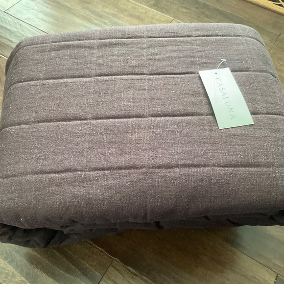 Casaluna, Heavyweight Linen Quilt, Queen size NEW with tags, dark fig - Picture 6 of 10